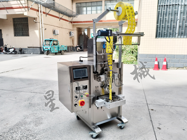 液体立式自动包装机实拍图