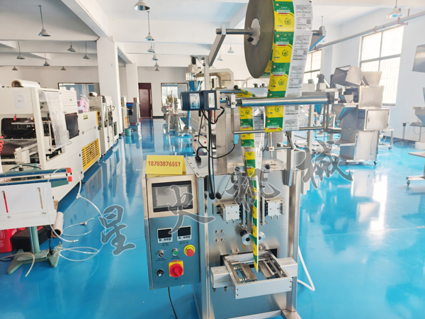 液体立式自动包装机实拍图