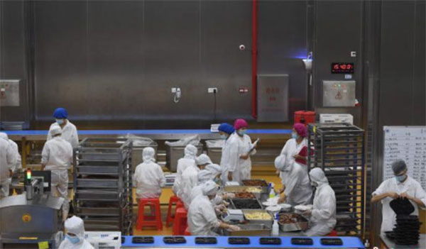 石家庄半成品狮子头包装机车间操作图