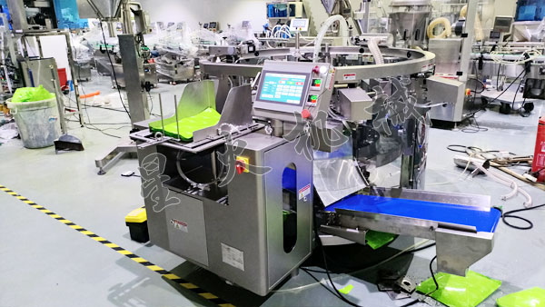 成都液体自动包装机实拍图