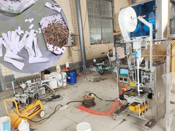 成都立式颗粒食品包装机实拍图