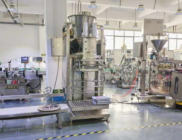 25公斤全脂乳粉自动称重包装机实拍图